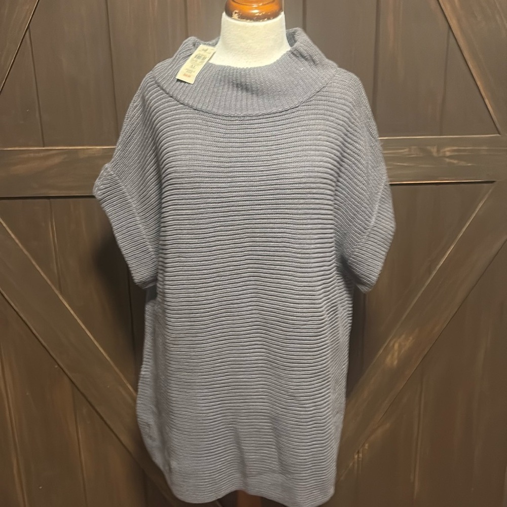 Ann Taylor XL gray short sleeve mock turtle neck sweater.